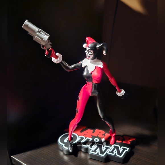 DC Direct Harley Quinn Red White and Black Limited Edition Jim Lee Statue - Picture 5 of 10
